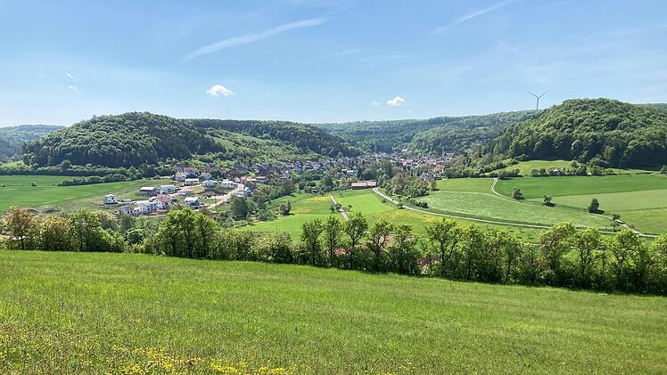 Nach Euerdorf auf den Haarberg: Bei einer BUND-Reise zeigen Experten vom Naturschutz-Bund die Schönheit der Natur in und um die Rhön.Foto: Charlotte Wittnebel-Schmitz