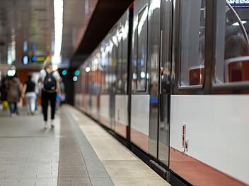 Nürnberg: U-Bahn kollidiert mit Fahrrad auf Gleisen - wie kam es dort hin?