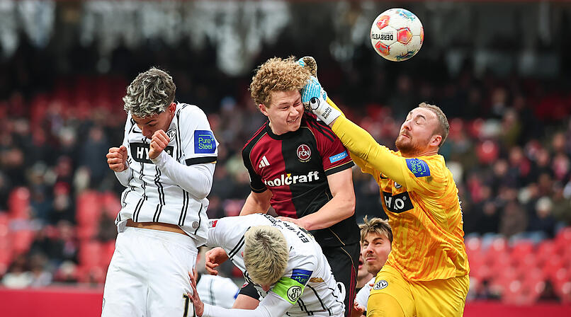 1. FC N&uuml;rnberg gewinnt wildes Spiel gegen die SV Elversberg