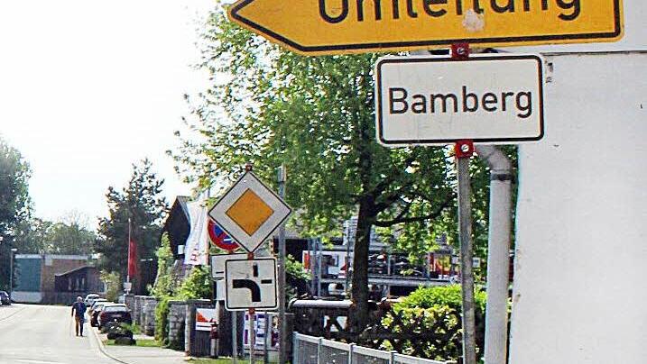 Seebachstraße in Hallstadt: Die Umleitung nach Bamberg sorgt für Irritationen.  Foto: Julian Brehm/Blitzer Bamberg und Landkreis