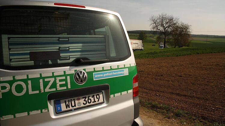 Am Ortsausgang von Eltingshausen (hinter dem Friedhof) steht des Öfteren ein Polizeiauto. Foto: Paul Ziegler