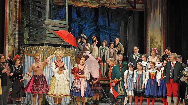 Szene aus dem "Vogelhändler" am Landestheater Coburg.Foto: Andrea Kremper