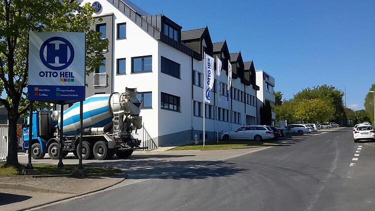 Seit nunmehr 30 Jahren hat das Bauunternehmen Otto Heil seinen Firmensitz am Gründlein in Eltingshausen. Trotzdem besteht eine große Verbundenheit zur Heimatstadt Bad Kissingen.  Foto: Rolf Pralle