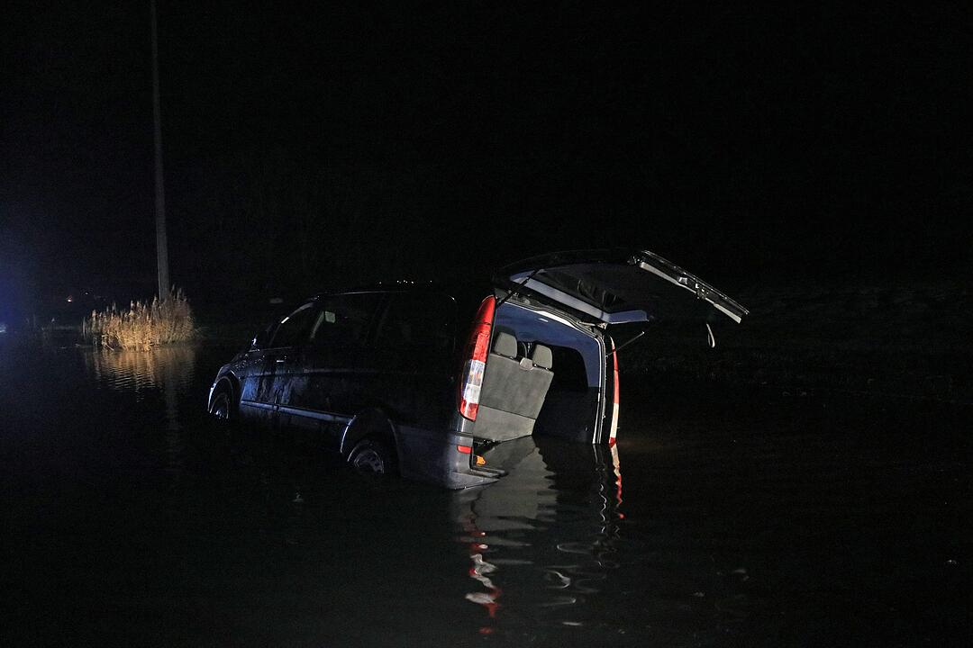 Betrunkener Autofahrer versinkt bei Bamberg in Hochwasser
