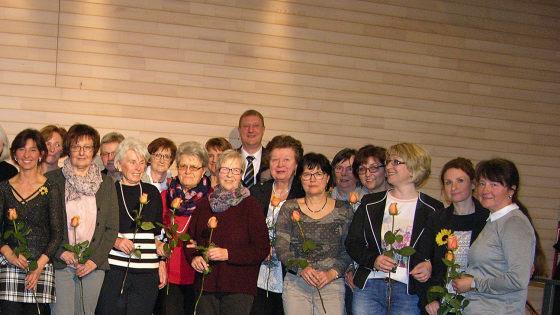 Verein des Jahres: Rund 50 Aktive bringt Brigitte Wagner (links) bei der wöchentlichen Gymnastikstunde der TSV Gruppe "Sonnenblumen" unter einen Hut. Foto: Klaus Oelzner