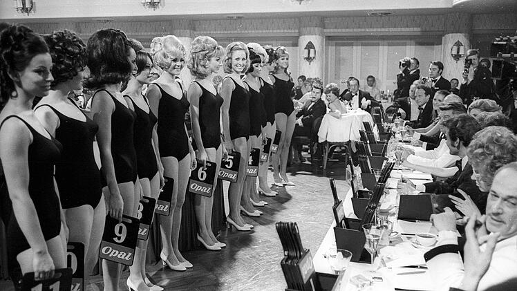Frauen in Badeanzügen, die mit Nummern vor einer Jury posieren: Das Grundkonzept der "Miss Germany"-Wahl ist äußerst umstritten. Wie sich der Schönheitswettbewerb in den letzten knapp 100 Jahren verändert hat, zeigt nun eine ZDF-Dokumentation.