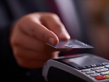 Kontaktloses Bezahlen, Google Pay, Kartenzahlung, Zahlen, Euro, Karte