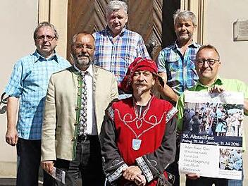 Freuen sich auf das Altstadtfest (von links): Theo Wittmann, Bürgermeister Jürgen Kohmann, Thomas Hertel, Harald Konietzko, Alexander Krappmann und Markus Alin Foto: Gerda Völk