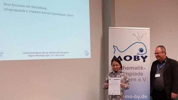 Rose mit einem Vertreter der Uni Würzburg. Foto: Jule Müller