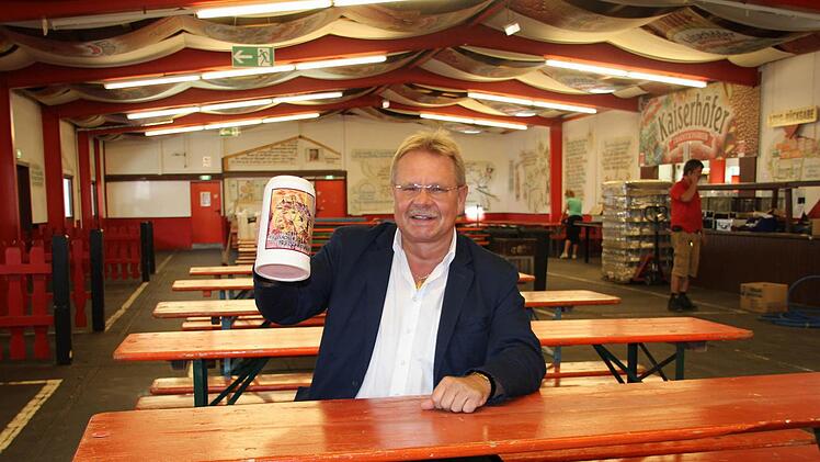 Bürgermeister Wolfgang Beiergrößlein hat vor 23 Jahren genau an diesem Platz in der Kaiserhof-Bierhalle seine Frau Christine kennen gelernt. Foto: Alexander Löffler