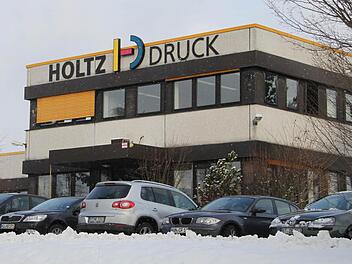 21 der zuletzt 45 Mitarbeiter der insolventen Holtz AG hoffen noch darauf, von der Kollin Medien GmbH übernommen zu werden. Wie das Druckunternehmen hat auch Kollin Medien seinen Sitz in der Gutenbergstraße in Neudrossenfeld. Foto: Alexander Hartmann