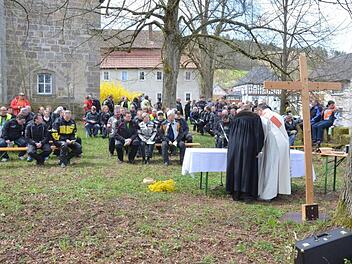 Gut besucht ist der Motorradgottesdienst, der jedes Jahr zum Auftakt der Bikersaison in Weißenbrunn stattfindet. Foto: CT-Archiv, Rainer Lutz