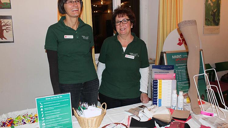 Martina Seuberth und Roswitha Stemper von der Marktapotheke Foto: Carmen Schwind