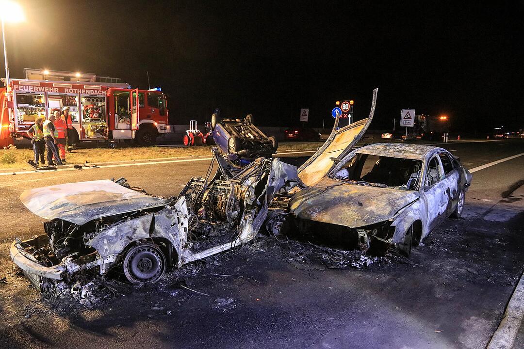 Zwei Tote, vier Schwerverletzte bei Unfall auf A3