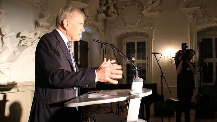Georg von Waldenfels vom Kuratorium der Friedrich-Baur-Stiftung sprach einleitende Worte. Foto: Matthias Einwag