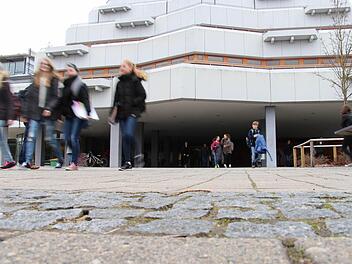 Schüler des Höchstadter Gymnasiums können zwischen G8 und G9 wählen. Fotos: Christian Bauriedel