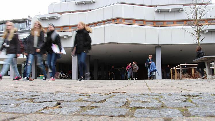 Schüler des Höchstadter Gymnasiums können zwischen G8 und G9 wählen. Fotos: Christian Bauriedel