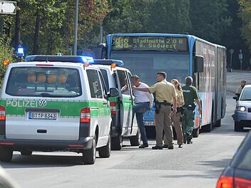 Einen mutmaßlichen Autodieb hat die Polizei Bamberg in der Buger Straße am Mittwoch festgenommen.  Foto: Ronald Rinklef