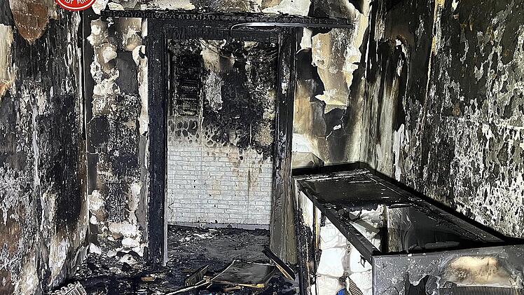 Fürth: Familie mit vier Kleinkindern verliert bei Flammeninferno alles - Sportverein bittet um Hilfe