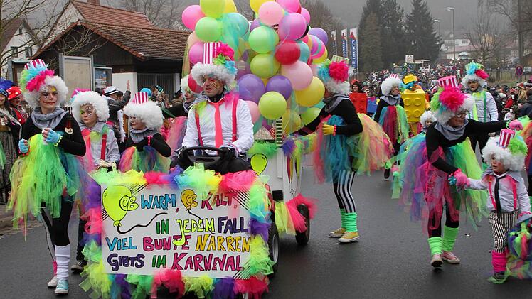 Als bunte Narren feierten sie den Fasching. Foto: Günther Geiling