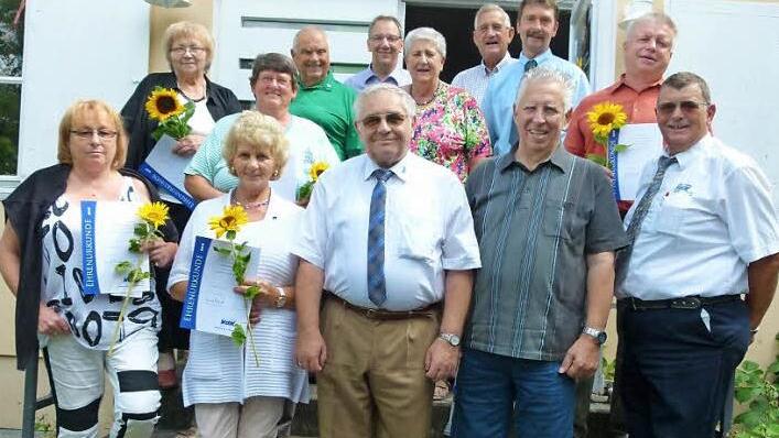 Der H&ouml;hepunkt des VdK-Sommerfestes war die Auszeichnung von treuen Mitgliedern. Foto: Lothar Weidner