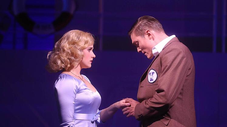 Schwungvolle Premiere: Reichlich Beifall gab es für die Neuinszenierung von "Anything Goes" am Landestheater Coburg. Foto: Henning Rosenbusch