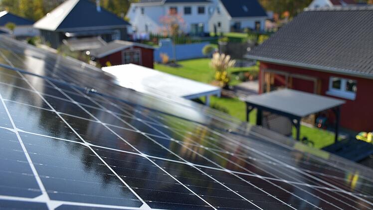 Der Kauf einer Solaranlage will gut überlegt sein. Das Internetportal efahrer.com hat verschiedene Anbieter getestet.