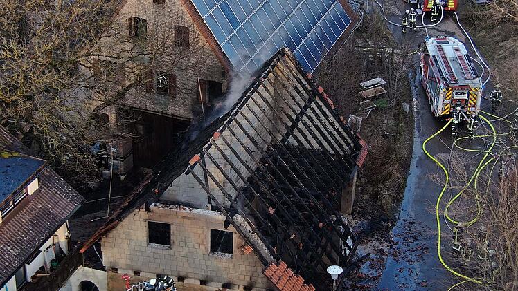 Scheune in Höflas gerät in Vollbrand
