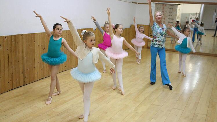 Tanzstunde in der Ballettschule Natascha.  Foto: Robert Huger