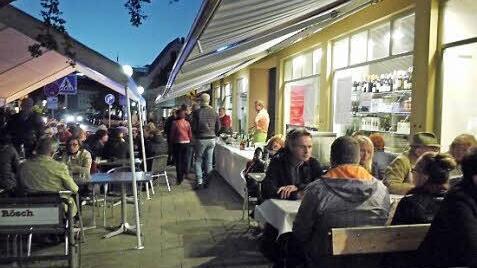 Weißwein-Trinker brauchten keine Sorge haben, dass ihnen die Getränke warm werden - im Gegenteil.  Foto: Pauline Lindner