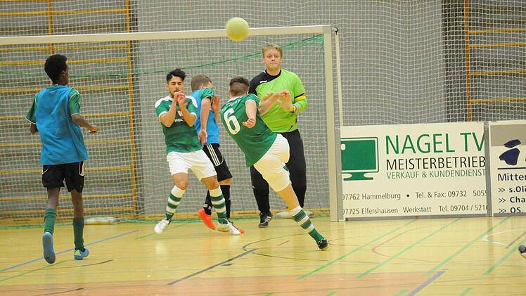 Unser Bild stammt aus der Begegnung der SG Euerdorf/Elfershausen II (dunkle Hosen) gegen Tuerniersieger FC 05 Schweinfurt II. Foto: ssp