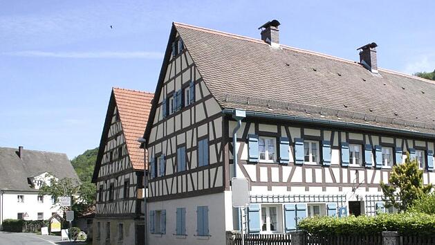 Hier, bei der Ausfahrt aus dem Parkplatz des "Gasthofes zur Post", wünschten sich Eltern einen Zebrastreifen, damit ihre Kinder gefahrlos zur Schule laufen können. Foto: Reinhard Löwisch