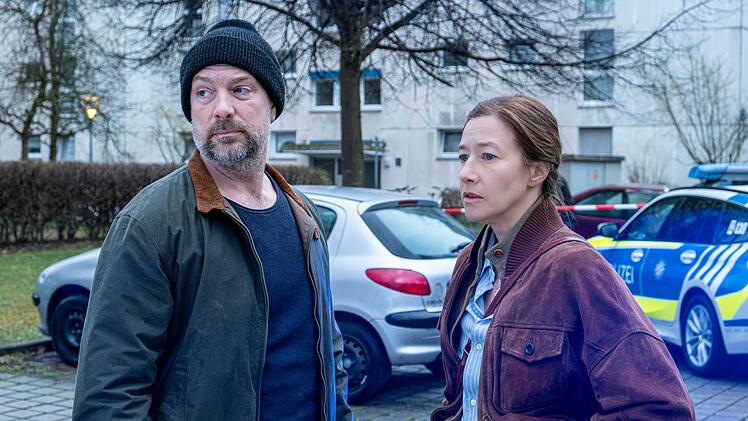Kommissar Dennis Eden (Stephan Zinner) und Kommissarin Cris Blohm (Johanna Wokalek) ermitteln zwei F&auml;llen parallel.