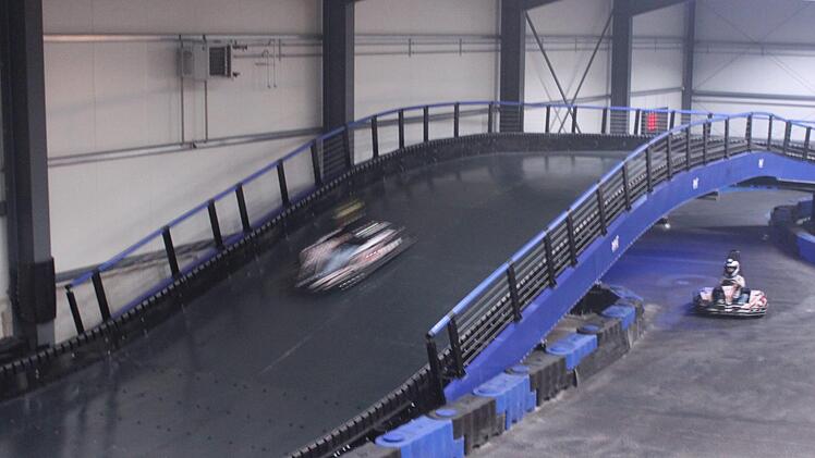 Hier sieht man die neue Spiderramp  der Kart-Arena in Marktzeuln. Das Kart war zu schnell für die Kamera. Foto: Jutta Rudel