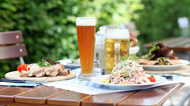 Gedeckter Tisch im Biergarten