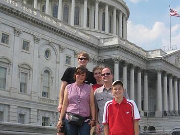 Douglas Hammond (Zweiter von rechts) mit seiner Familie vor dem Kapitol in Washington. Es fehlt der älteste Sohn Lawrence. Foto: privat