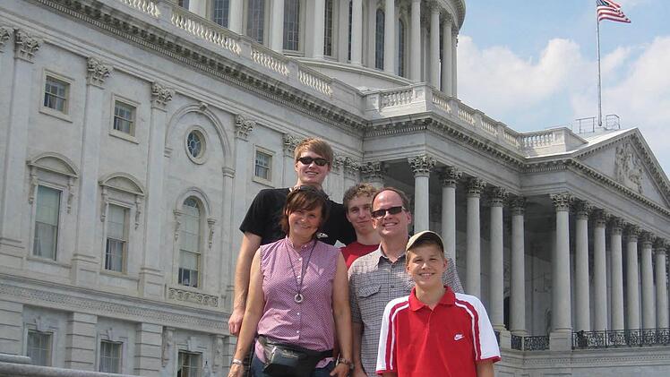 Douglas Hammond (Zweiter von rechts) mit seiner Familie vor dem Kapitol in Washington. Es fehlt der älteste Sohn Lawrence. Foto: privat