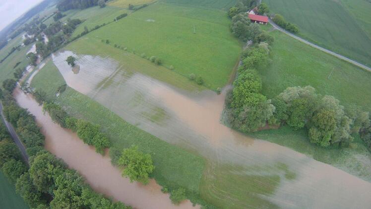 Ein Bild aus der Luft. Hochwasser bei Dreschen (Neudrossenfeld). Aufgenommen mit einer GoPro Helmkamera die an einem selbstgebauten Hexacopter befestigt war. Foto: Kai Hacker