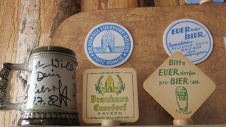 Selbst eine Brauerei gab es in früheren Tagen in Euerdorf - davon erzählen Krüge und Filze, ebenfalls in der Bilderausstellung zu sehen. Foto: Doris Bauer