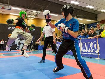 Der Harsdorfer Kickboxer Steven Richter setzt einen Fußkick an.  Foto: Martin Maguolo
