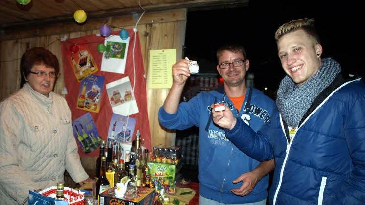 Na dann Prost - Yannic Wildner (rechts) und Andreas Kremer bei Walli Beiergrößlein