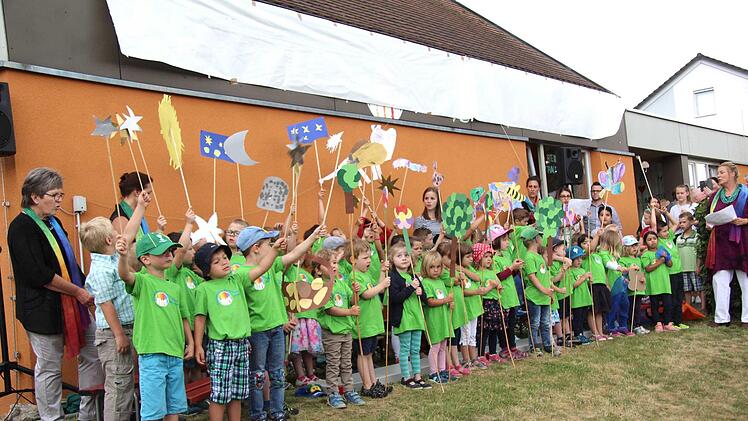 Ein neues Schild wurde enthüllt.   Foto: Richard Sänger
