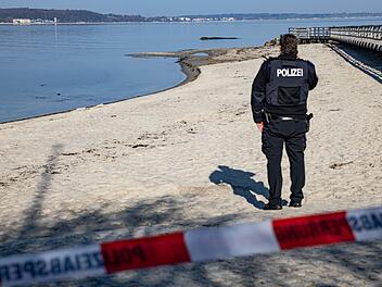 Wal an der Ostseek&uuml;ste gestrandet &ndash; Rettung l&auml;uft