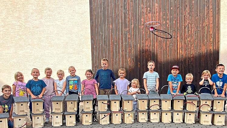 Die kleinen flei&szlig;igen Handwerker mit ihren gebauten Nistk&auml;sten.Rebecca Krampert