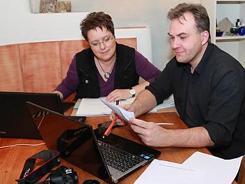 Produktionsleiterin Ute Janson und Regisseur Kari Hennig bei der Film-Vorbereitung  Foto: Gertraud Filipp