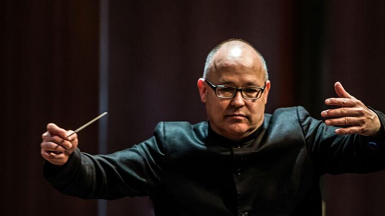 Das Jugendsymphonieorchester Oberfranken unter Leitung von Till Fabian Weser beeindruckte das Publikum im Coburger Kongresshaus mit begeisterndem Musizieren.Foto: Jochen Berger