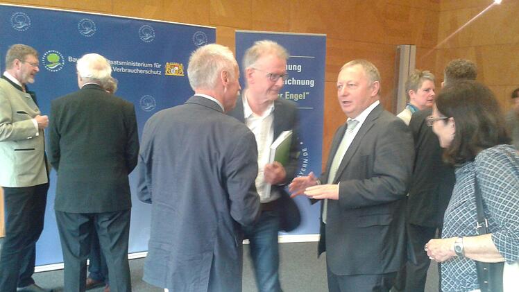 Oswald Türbl im Gespräch mit Landrat Thomas Bold. Beatrix Lieb