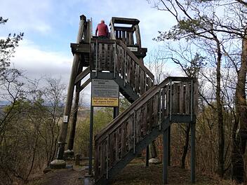 Vom Reichenbacher Blick aus geht der Blick weit hinaus. Die Rh&ouml;n ist an klaren Tagen zum Greifen nah und auch der Th&uuml;ringer Wald ist aus der Ferne zu erkennen.Heike Beudert