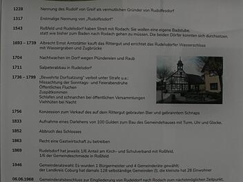 In den Bad Rodacher Ortsteilen zeigen, wie hier in Rudelsdorf, bemerkenswerte Informationstafeln die Geschichte der Ortschaften.  Foto: Martin Rebhan