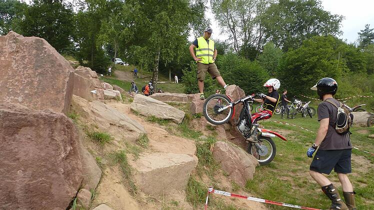Die Trial-Fahrer aus Untersteinach suchen ein neues Zuhause. Foto: Sonja Adam